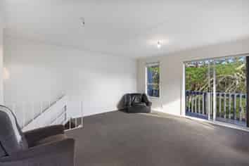 6 Cyril Way, Paparangi