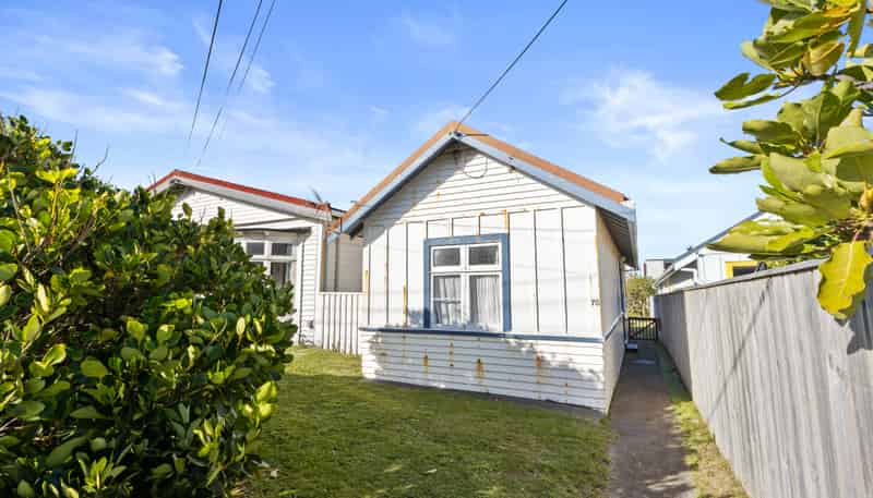 75 Apu Crescent, Lyall Bay