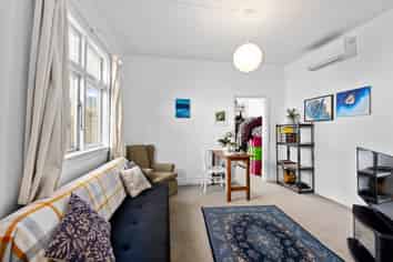 75 Apu Crescent, Lyall Bay