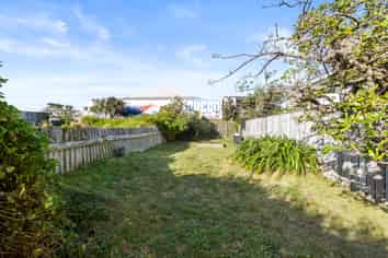 75 Apu Crescent, Lyall Bay