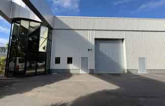 Immaculate Ellerslie Warehouse & Office