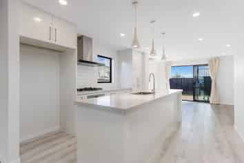 8 Alexander French Close, Silverdale