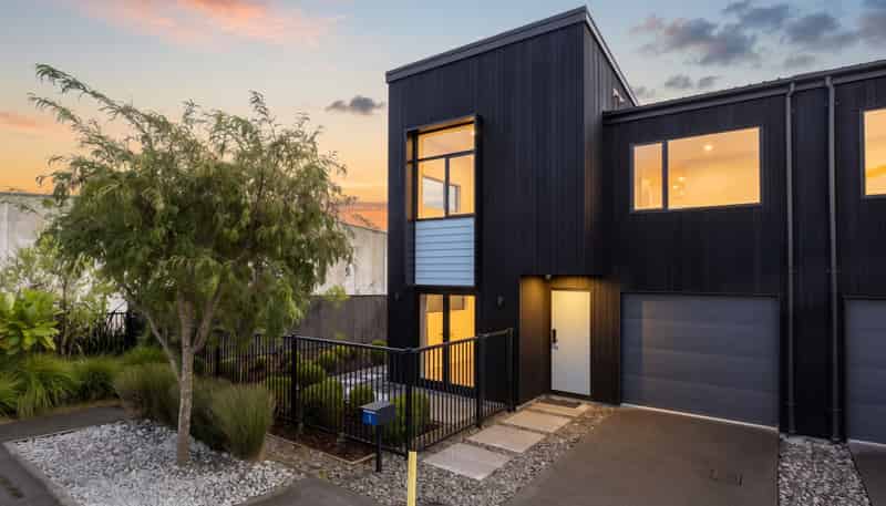 8 Alexander French Close, Silverdale