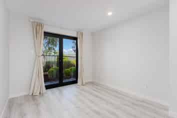 8 Alexander French Close, Silverdale
