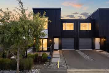 8 Alexander French Close, Silverdale
