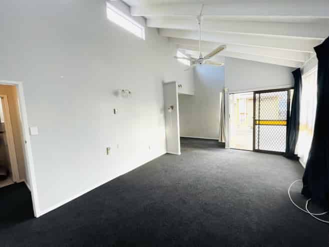 2/801 Hastings Street North, Mayfair