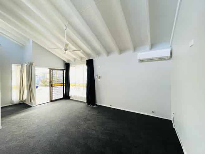 2/801 Hastings Street North, Mayfair