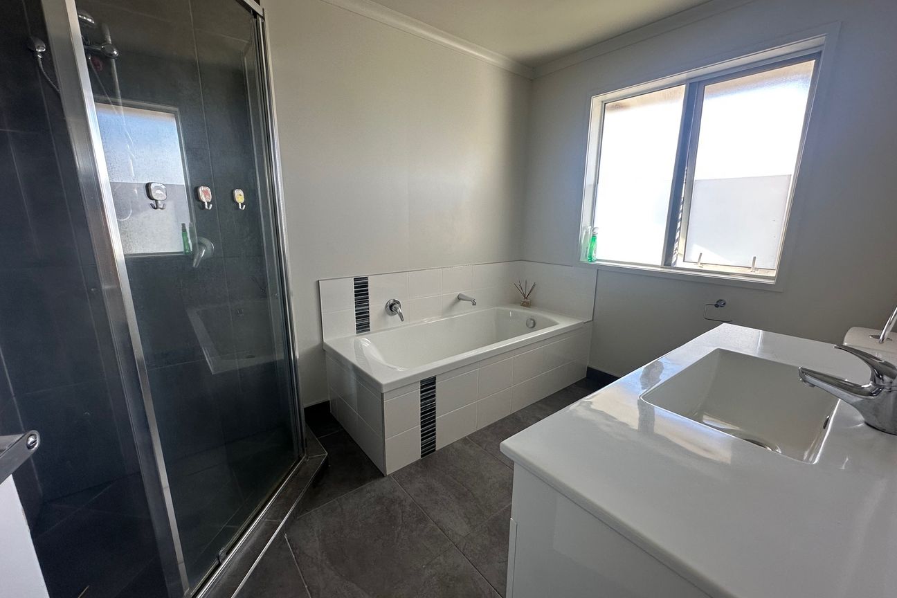 Large 5 Bedroom House in the heart of Millwater - Vista 5