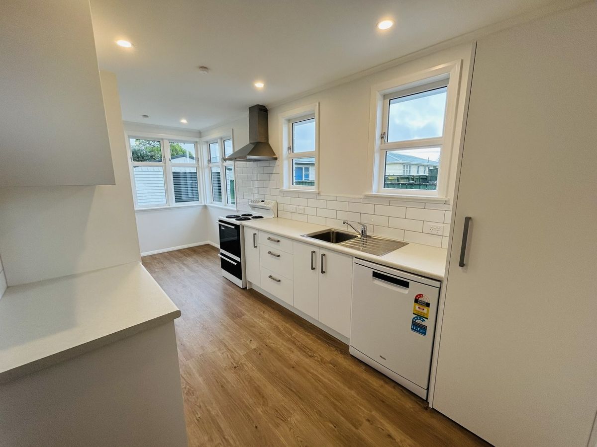 Near new three bedroom home! - Widok 3
