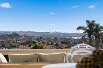 10 Etherege Place, Mellons Bay