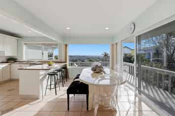 10 Etherege Place, Mellons Bay