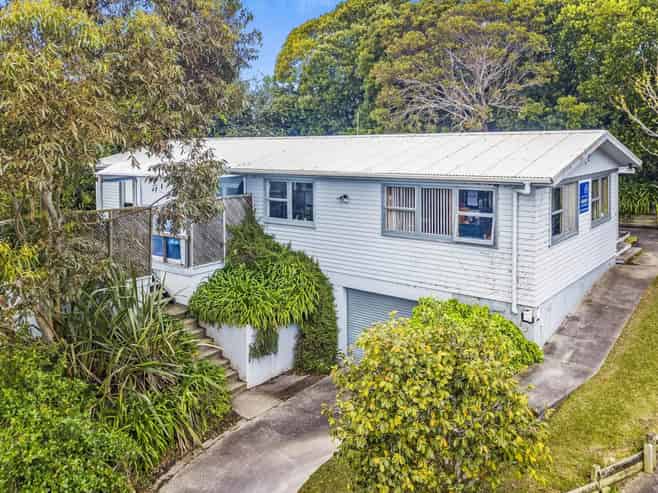 32 Waiora Road, Stanmore Bay