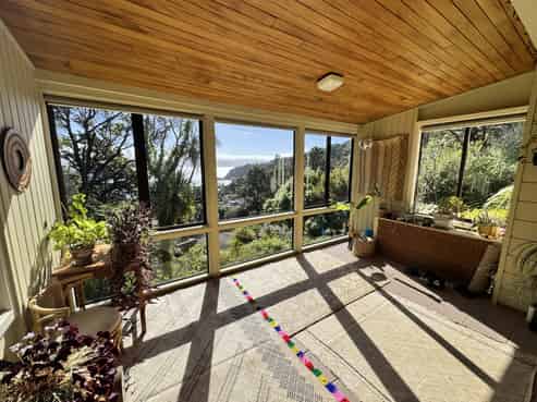 7 Huia Road, Days Bay
