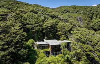 7 Huia Road, Days Bay