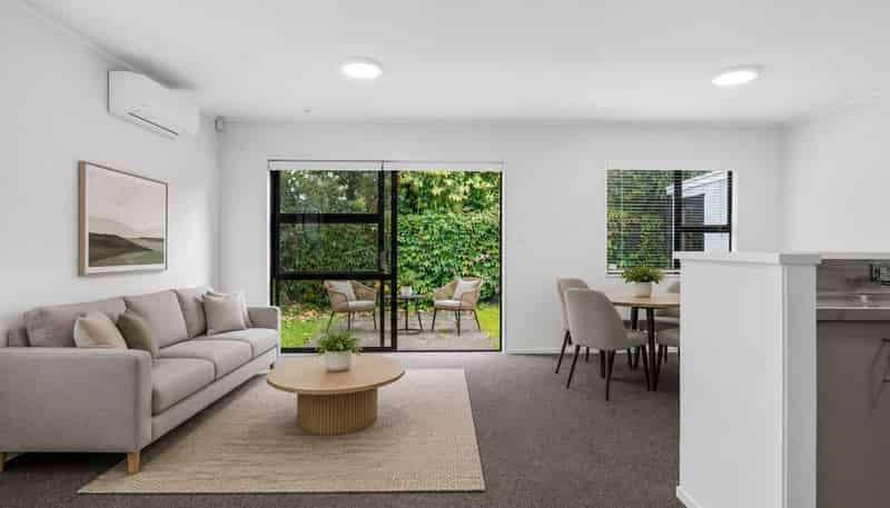 2/22 Great South Road, Papakura