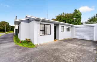 2/22 Great South Road, Papakura