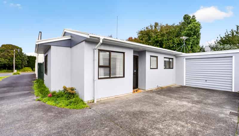 2/22 Great South Road, Papakura
