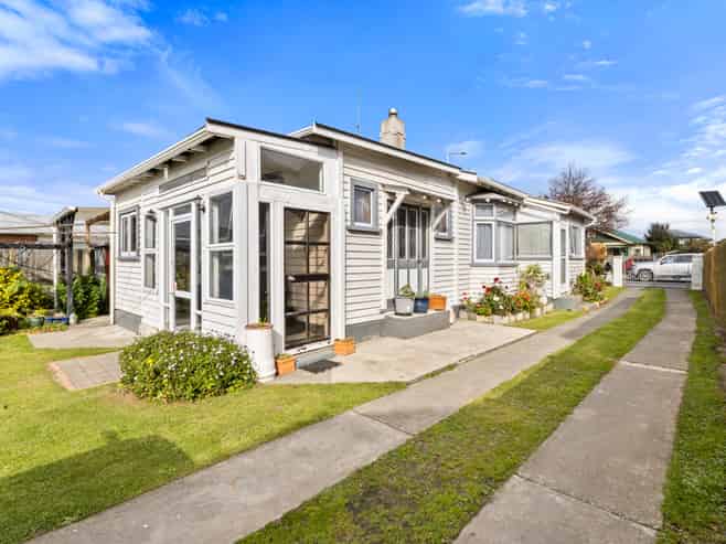 16 Whiteleigh Avenue, Addington