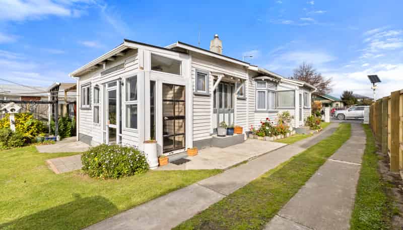 16 Whiteleigh Avenue, Addington