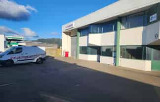 High stud warehouse in central Lower Hutt