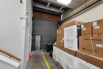 High stud warehouse in central Lower Hutt