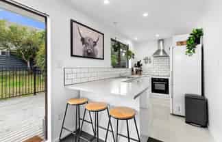 27 Akaroa Drive, Maupuia