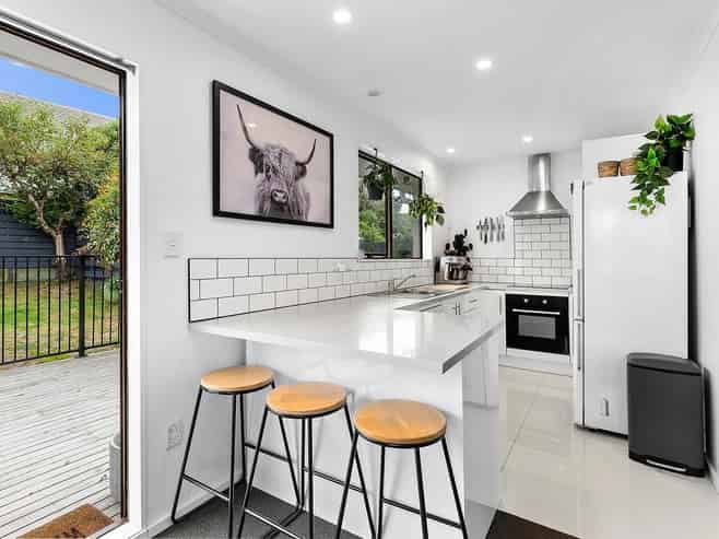 27 Akaroa Drive, Maupuia