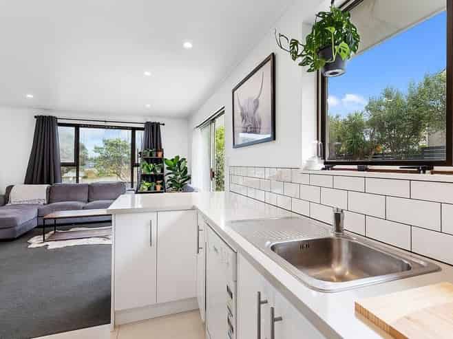 27 Akaroa Drive, Maupuia