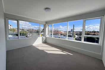 2/25 Martin Avenue (Top Floor), Mount Albert
