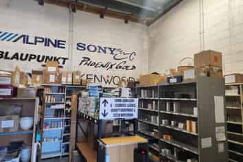 Versatile warehouse with office & showroom