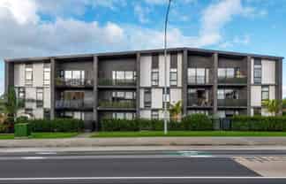 201/165 Lake Road, Northcote