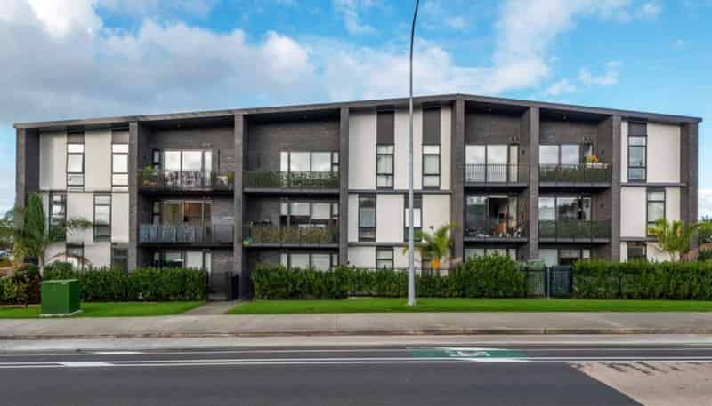 201/165 Lake Road, Northcote