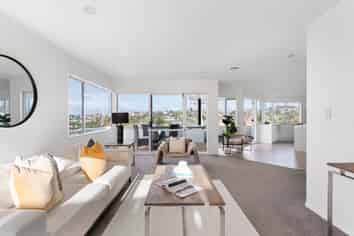 2/9 Colmar Road, Mellons Bay