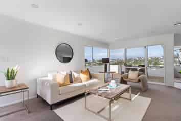 2/9 Colmar Road, Mellons Bay