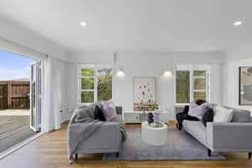 162 Queen Street West, Levin