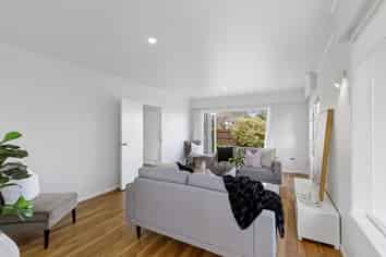 162 Queen Street West, Levin
