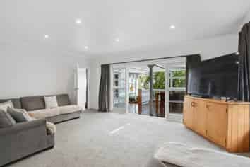 15 Kingdale Road, Henderson