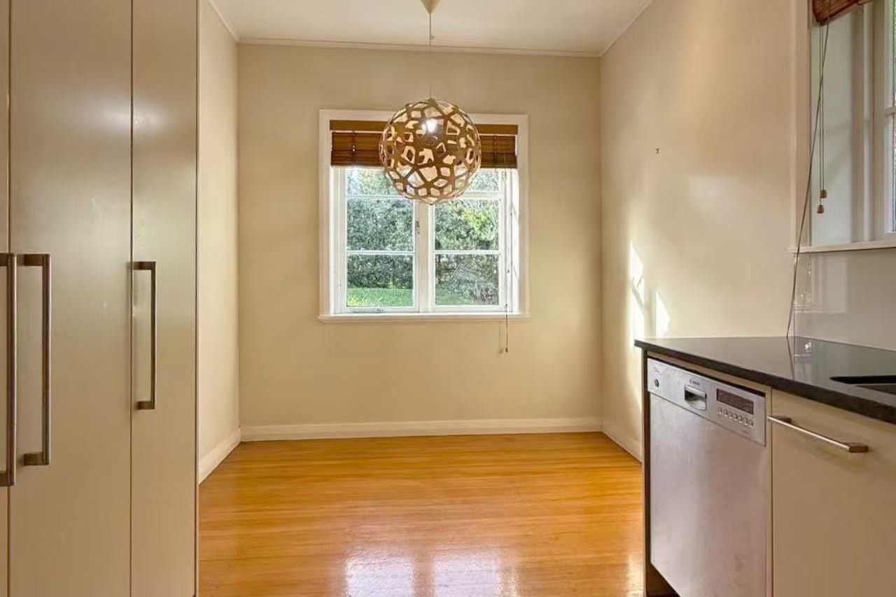 Sunny Brick Home in Sought-After St Heliers Cul-de-Sac - Meer