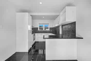 2/8 Winspear Place, Papatoetoe