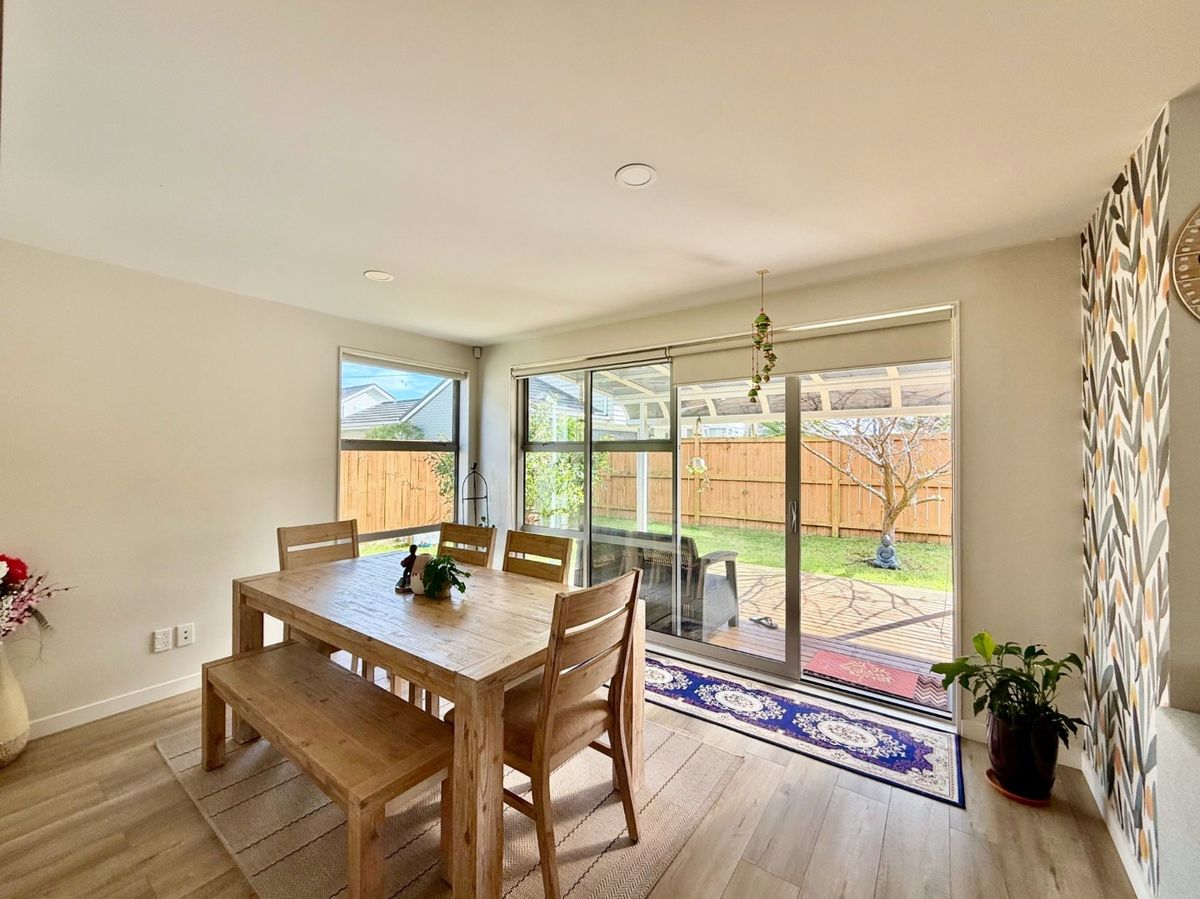 Takanini, 4 bedrooms - Więcej