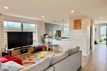 7 Peat Way, Takanini