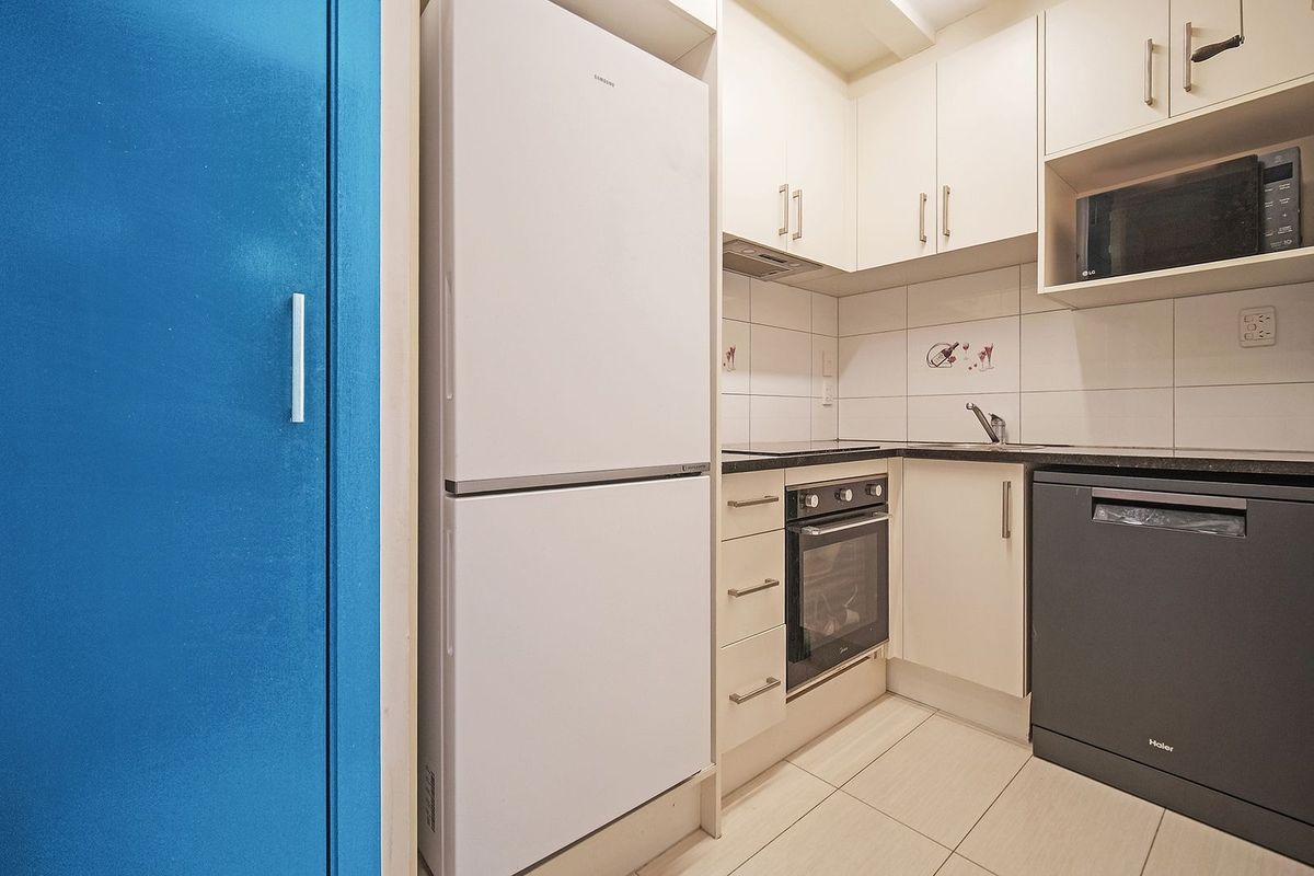 2 bed, 1 bath + fully fenced outdoor space - Mehr