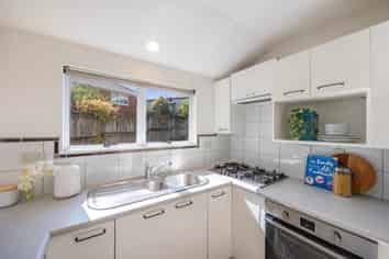1B Eversleigh Road, Belmont