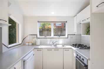 1B Eversleigh Road, Belmont