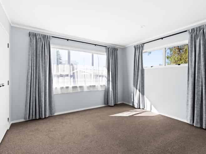 12a Barnett Place, Pirimai