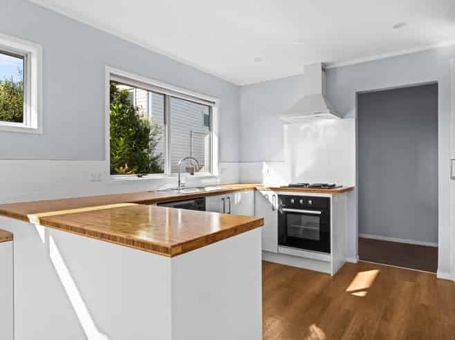 12a Barnett Place, Pirimai