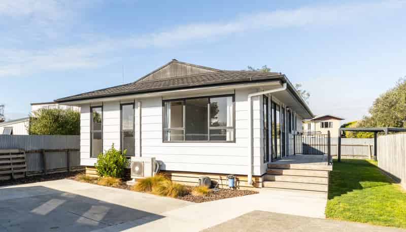 12a Barnett Place, Pirimai