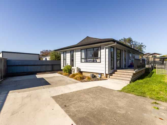 12a Barnett Place, Pirimai