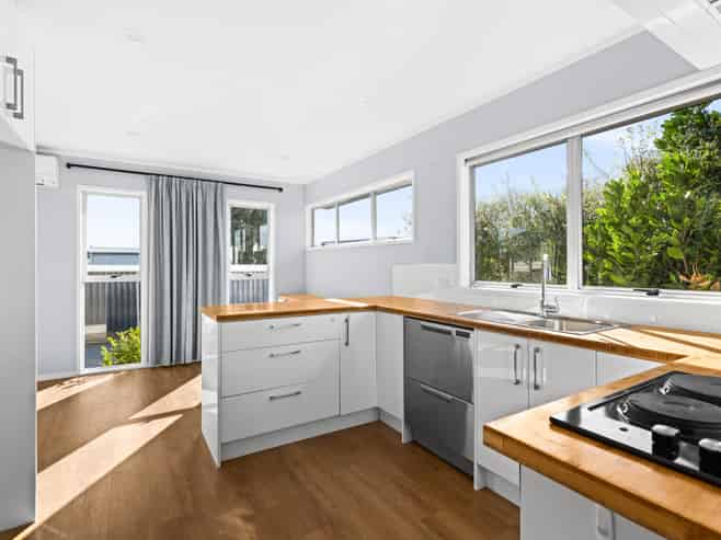 12a Barnett Place, Pirimai