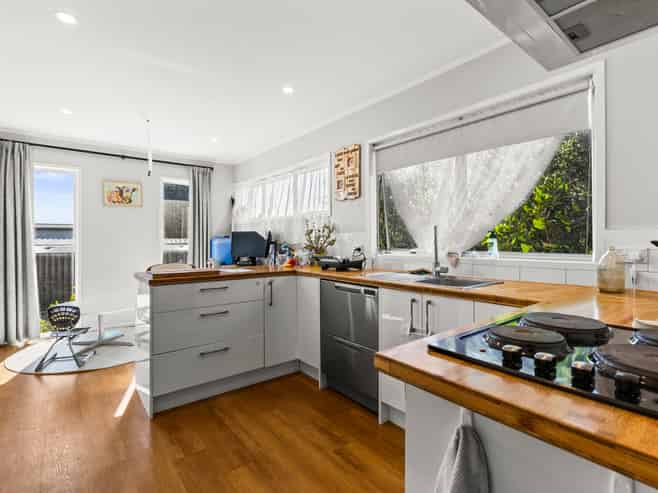 12a Barnett Place, Pirimai